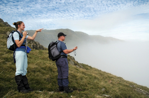 Hikers_with_gps_hiking