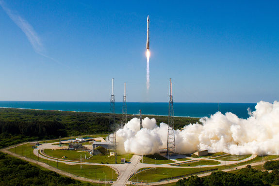 Launch of Atlas V GPS IIF-4 from Cape Canaveral AFS